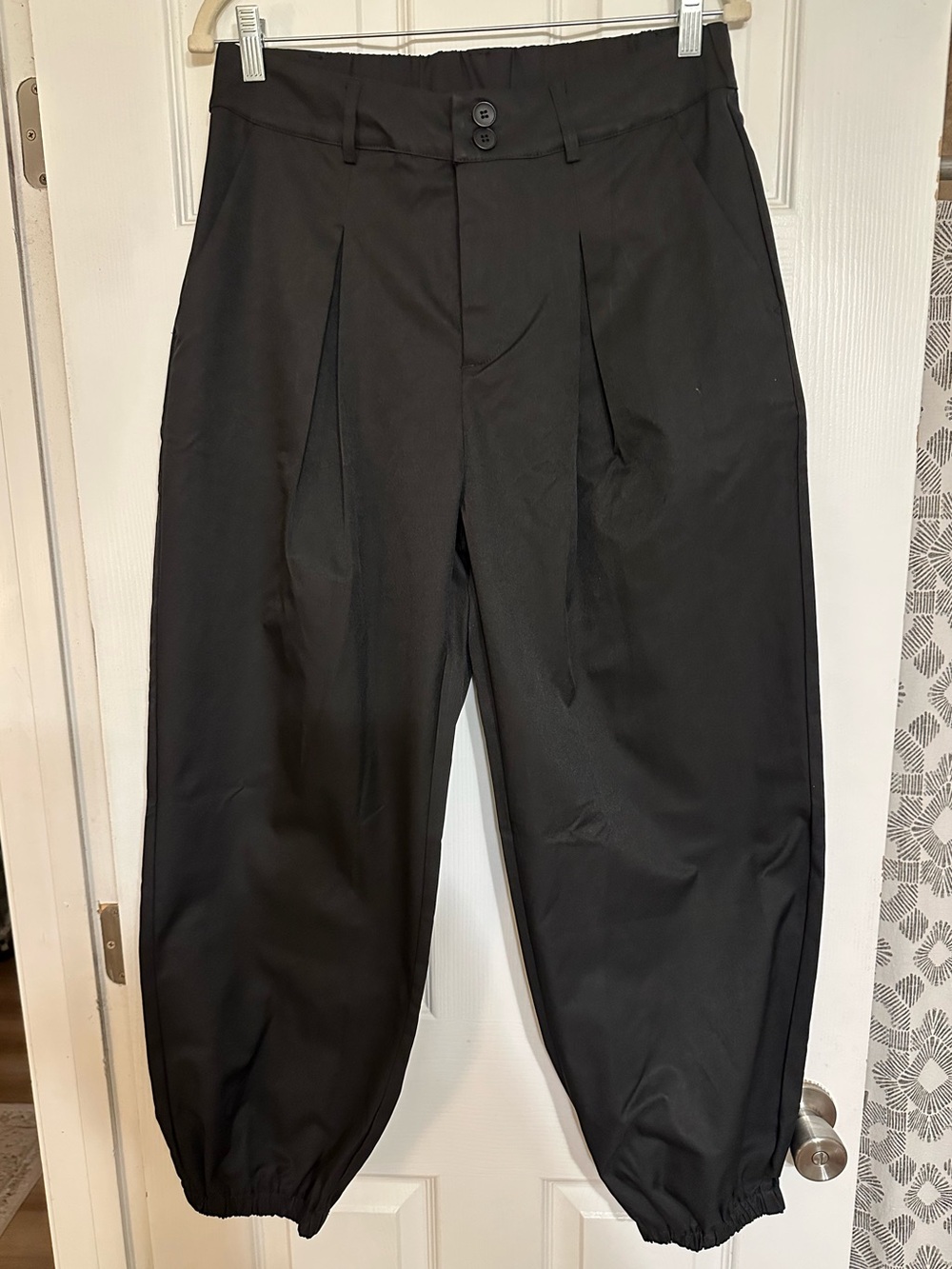 Halara Black Pleated High Rise Balloon Barrel Pant L Elastic Cinched Ankle NWT
